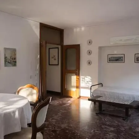 Lägenhet Con Terrazza Al Vicino E Vaporetto *